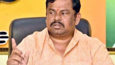 विधायक राजा सिंह एसआईटी गठन की माँग करते हुए।