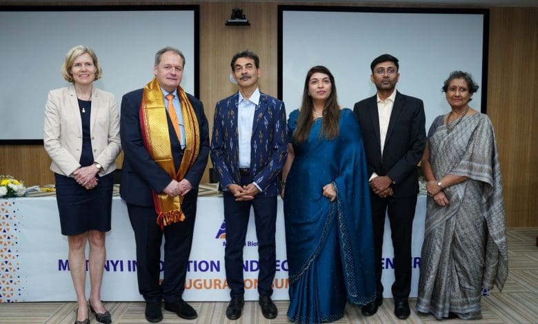 हैदराबाद में लांच हुआ भारत का पहला सेल एंड जीन थेरेपी सेंटर ऑफ एक्सीलेंस, जहां आधुनिक चिकित्सा उपकरण प्रदर्शित हो रहे हैं।