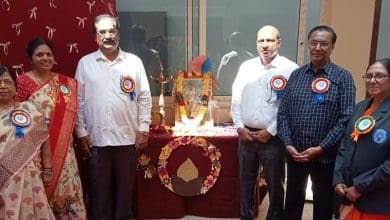 कॉम फिएस्टा-2025 उत्सव का आयोजन, जिसमें छात्राएं विभिन्न प्रतियोगिताओं में उत्साहपूर्वक भाग ले रही हैं।