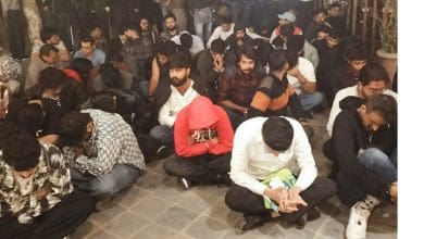 जयपुर में ऑपरेशन नॉक आउट के दौरान पकड़े गए 150 युवाओं का दृश्य।