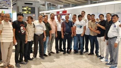 जैन तीर्थ यात्रा में शामिल श्रद्धालु अयोध्या और वाराणसी में दर्शन करते हुए।