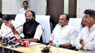 तेलंगाना में सिंचाई परियोजनाओं पर कांग्रेस सरकार का फोकस, बीआरएस सरकार की विफलताओं पर उठाए सवाल।