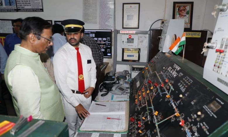 अरुण कुमार जैन का काकीनाड़ा और समालकोट स्टेशनों का सुरक्षा निरीक्षण