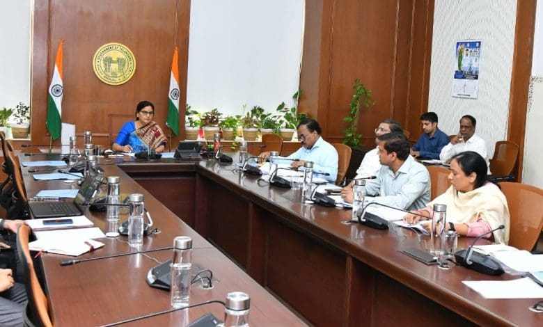 तेलंगाना मुख्य सचिव शांति कुमारी इंटरमीडिएट परीक्षा की समीक्षा करते हुए