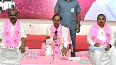 बीआरएस नेता केसीआर तेलंगाना विधानसभा में सरकार के खिलाफ जनहित मुद्दों पर चर्चा करते हुए।