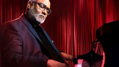 एम एम कीरवानी 83 कलाकारों संग हैदराबाद में लाइव कॉन्सर्ट करते हुए।