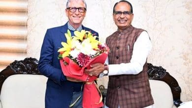 शिवराज सिंह चौहान और बिल गेट्स नई दिल्ली में कृषि और विकास पर चर्चा करते हुए।