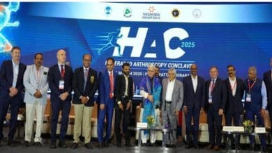 यशोदा हॉस्पिटल में आयोजित हैदराबाद आर्थोस्कोपी कॉन्क्लेव-2025 का दृश्य, जहां विशेषज्ञ खेल चोटों और आर्थोस्कोपिक तकनीकों पर चर्चा कर रहे हैं।