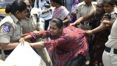 भाजपा महिला मोर्चा का विधानसभा घेराव प्रदर्शन, पुलिस ने रोक लिया