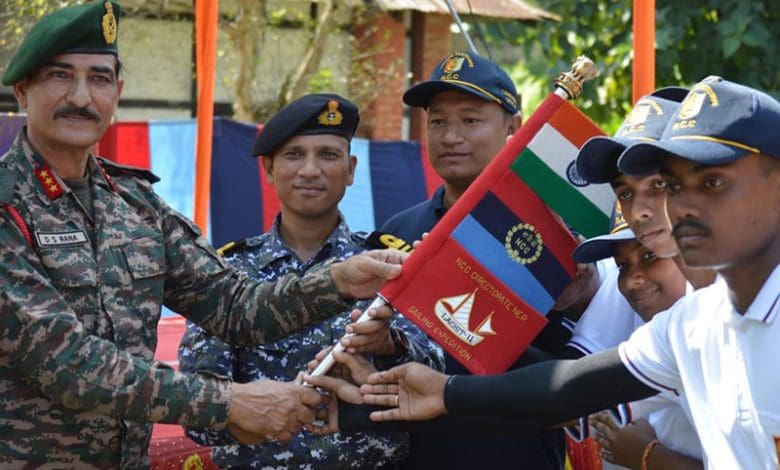 डीजी डीआईए लेफ्टिनेंट जनरल डीएस राणा ऑस्ट्रेलिया में रक्षा अधिकारियों के साथ रणनीतिक चर्चा करते हुए।