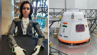 गगनयान मिशन की अंतिम उड़ान में अंतरिक्ष के लिए तैयार महिला रोबोट व्योममित्र।
