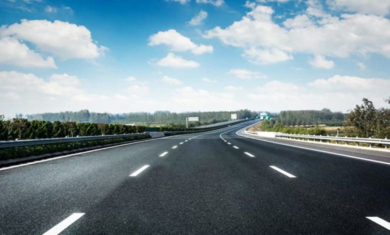 महाराष्ट्र में जेएनपीए बंदरगाह से चौक तक बनने वाले नए छह-लेन हाईवे का नक्शा।