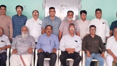 गौड़ ब्राह्मण समाज द्वारा आयोजित फूलों की होली समारोह का दृश्य।