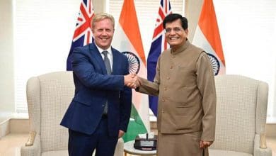 प्रधानमंत्री मोदी और पीएम क्रिस्टोफर लक्सन एफटीए वार्ता पर चर्चा करते हुए