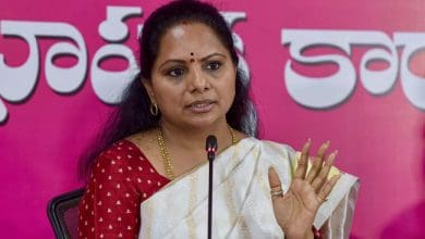 कल्वाकुंट्ला कविता मीडिया से बात करते हुए बीसी आरक्षण पर जोर दे रही हैं