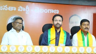 केंद्रीय मंत्री किशन रेड्डी भाजपा मुख्यालय में मीडिया को संबोधित करते हुए।