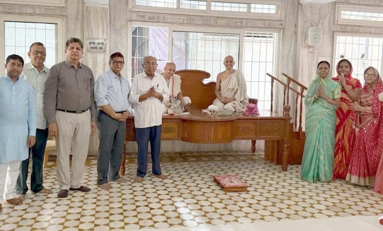पालीताणा तीर्थ और शत्रुंजय तीर्थ का चित्र
