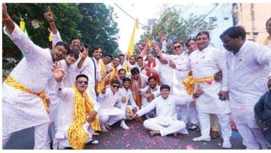 श्री श्याम बाबा की निशान शोभायात्रा में भक्तों की भागीदारी