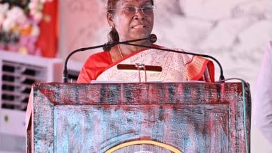 राष्ट्रपति द्रौपदी मुर्मु नीलमाधव मंदिर में पूजा-अर्चना करती हुईं