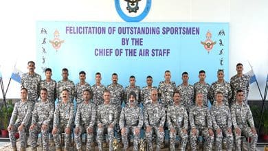 वायुसेना प्रमुख एपी सिंह ने नई दिल्ली में भारतीय वायुसेना के मेधावी खिलाड़ियों को सेना, राष्ट्रीय और अंतरराष्ट्रीय खेलों में उत्कृष्ट प्रदर्शन के लिए सम्मानित किया।