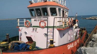 समुद्र में अभियान चलाकर डीआरआई और तटरक्षक बल ने 30 किग्रा चरस जब्त की।