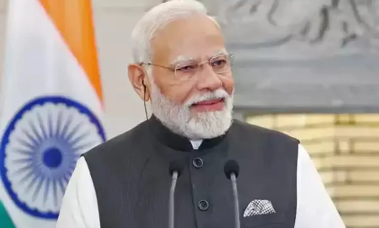 प्रधानमंत्री मोदी उत्तराखंड में पर्यटन को बढ़ावा देने की बात करते हुए।