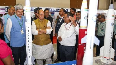 केंद्रीय रक्षा मंत्री राजनाथ सिंह राष्ट्रीय विज्ञान दिवस पर युवाओं को प्रेरित करते हुए