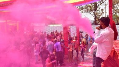 इस लेख में मोहे रंग दे सीजन 2 कार्यक्रम का विवरण दिया गया है, जिसमें होली के रंग, डांस, संगीत और एक नेक कारण के लिए दान किया गया।