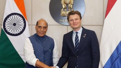 राजनाथ सिंह और रूबेन ब्रेकेलमैन्स रक्षा सहयोग बैठक के दौरान