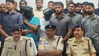 हैदराबाद में मंदिर के अकाउंटेंट पर एसिड फेंकने के मामले में दो पुजारियों को गिरफ्तार किया गया।