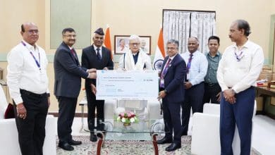 एसबीआई द्वारा सशस्र सेना झंडा दिवस कोष में योगदान देने का पल