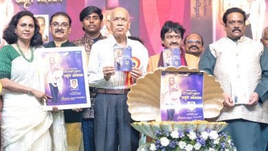 हैदराबाद में सेवालाल बंजारा भवन में आध्यात्मिक संगीत एल्बम विमोचन समारोह की छवि।