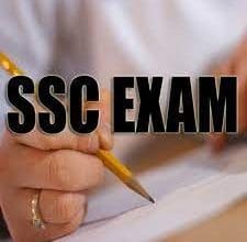 तेलंगाना एसएससी परीक्षा 2025 के लिए छात्र परीक्षा केंद्र पर जाते हुए।