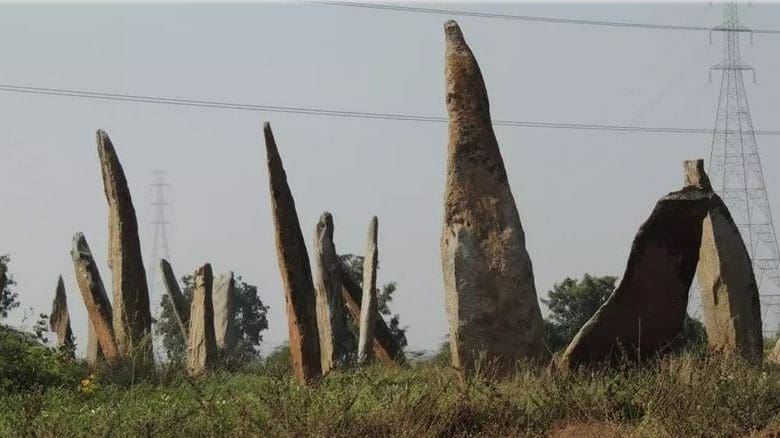 तेलंगाना के मुदुमल गांव का मेगालिथिक मेनहिर स्थल