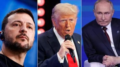 रूस-यूक्रेन संघर्ष के बीच शांति वार्ता, कूटनीतिक हलचलों और वैश्विक प्रभावों की प्रतीक्षा में दुनिया।