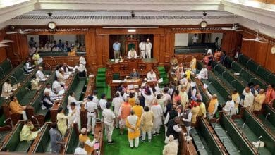 विधानसभा में सड़क निर्माण को लेकर बहस करते हुए मंत्री वेंकट रेड्डी।