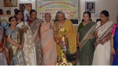 महिला दक्षता समिति में अंजू पोद्दार, शील कुमार जैन और विमला बद्रुका द्वारा आयोजित व्याख्यान का दृश्य।