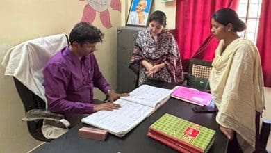 शेख सलाउद्दीन अर्बन कंपनी की नई सेवा का विरोध करते हुए