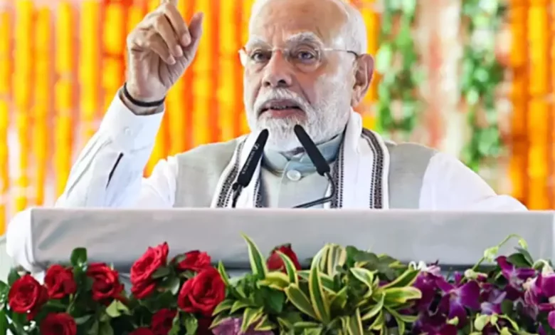 प्रधानमंत्री मोदी हिसार एयरपोर्ट उद्घाटन और यमुनानगर परियोजनाओं का शिलान्यास करते हुए