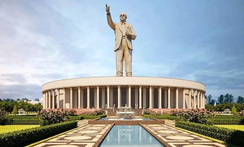 अंबेडकर की 125 फीट ऊँची प्रतिमा के पास ताले व सफाई को लेकर विवाद