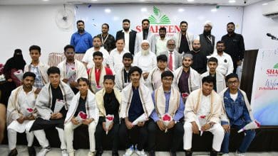 शाहीन ग्रुप द्वारा मेधावी छात्रों को सम्मानित करते डॉ. अब्दुल कदीर