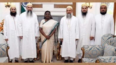 दाऊदी बोहरा समुदाय के प्रतिनिधि राष्ट्रपति मुर्मू से मुलाकात करते हुए