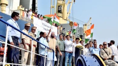 तेलंगाना चावल निर्यात की प्रक्रिया, काकीनाडा बंदरगाह से फिलीपिंस भेजे गए चावल का चित्रण।