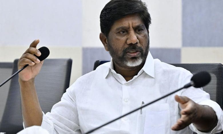 उप मुख्यमंत्री इंटर के नतीजे जारी करते हुए