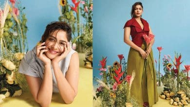 गुलाबी फूलों के बीच मुस्कुराती मृणाल ठाकुर का फोटोशूट