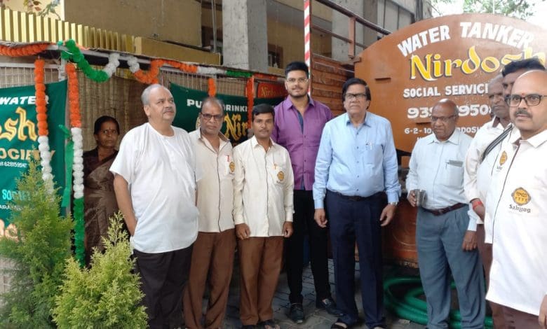 हैदराबाद में निर्दोष संस्था द्वारा राहगीरों के लिए प्याऊ सेवा अभियान, विभिन्न स्थानों पर ठंडे जल की नि:शुल्क व्यवस्था, समाजसेवा का अनूठा प्रयास।