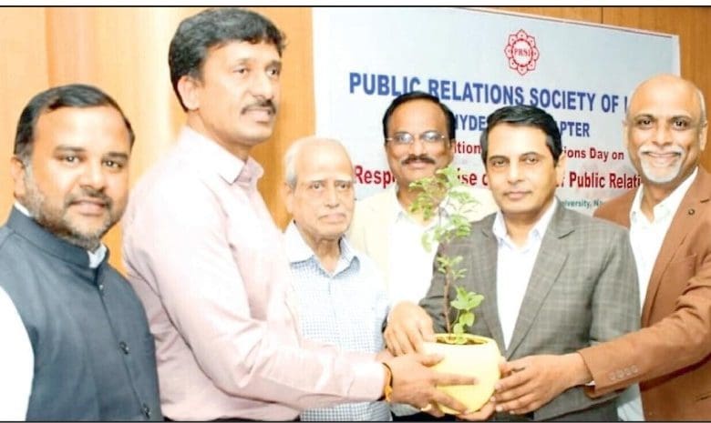 हैदराबाद में पीआर दिवस कार्यक्रम में बोलते हुए एन. बलराम