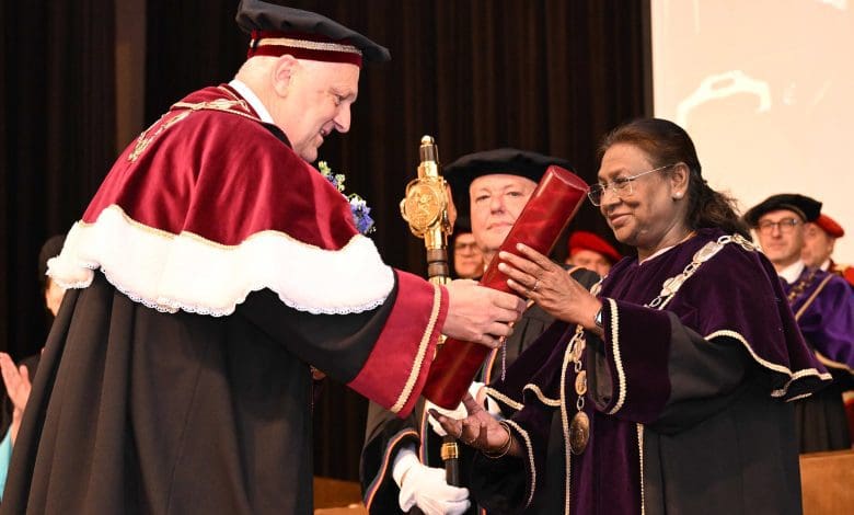 राष्ट्रपति मुर्मु स्लोवाकिया-इंडिया बिजनेस फोरम में संबोधित करती हुईं