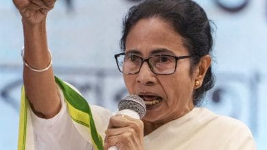 मुर्शिदाबाद में दंगों पर ममता बनर्जी की राजनीतिक चुप्पी