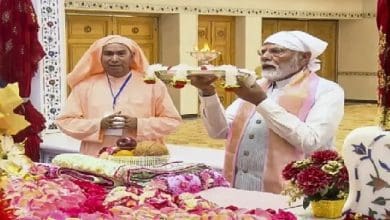 मध्यप्रदेश के आनंदपुर धाम में पूजा करते हुए प्रधानमंत्री नरेंद्र मोदी